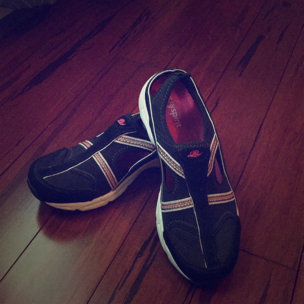 Easy spirit slip on sport sandals